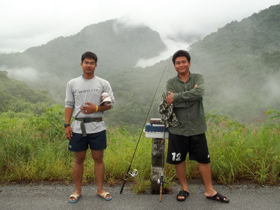  [b]ฝนปรอยๆ..............................อากาศเย็นสบายอุรา[/b]




 :love: :love: :love: :love: