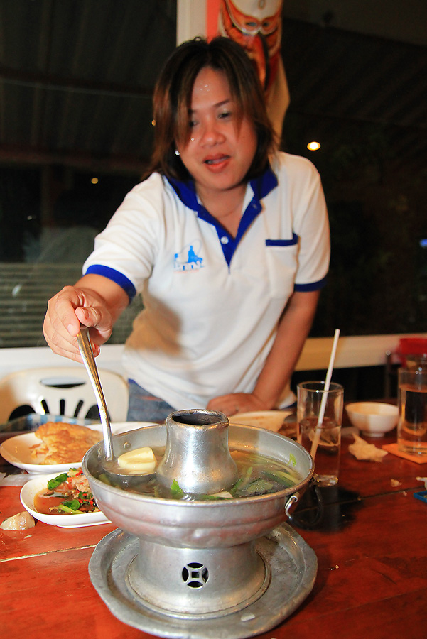 ป๊าดดดดดดดดดดดดดดดดด..แพนเค๊ก เบรคก่อนดิจร้า แป๊บนึง....
ให้เค้าประกาศชื่อกรรมการปลายางทีม ก่อน....