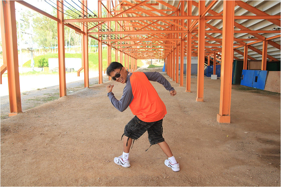 คนนี้ก็ไสครับ (ไสหัวไป) 555 :laughing: