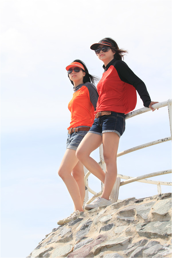 ออกจากที่พัก ย้ายกันมาถ่ายที่หาดแถวๆสัตหีบ ผมจำไม่ได้ว่าหาดอะไร  :cheer: