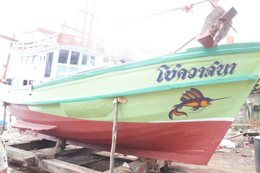 ขอโชว์หน่อยนะคร๊าฟ นี่ไงเรือใหญ่โผม ตอนอยู่บนคาน   :cool: :cool: :cool: