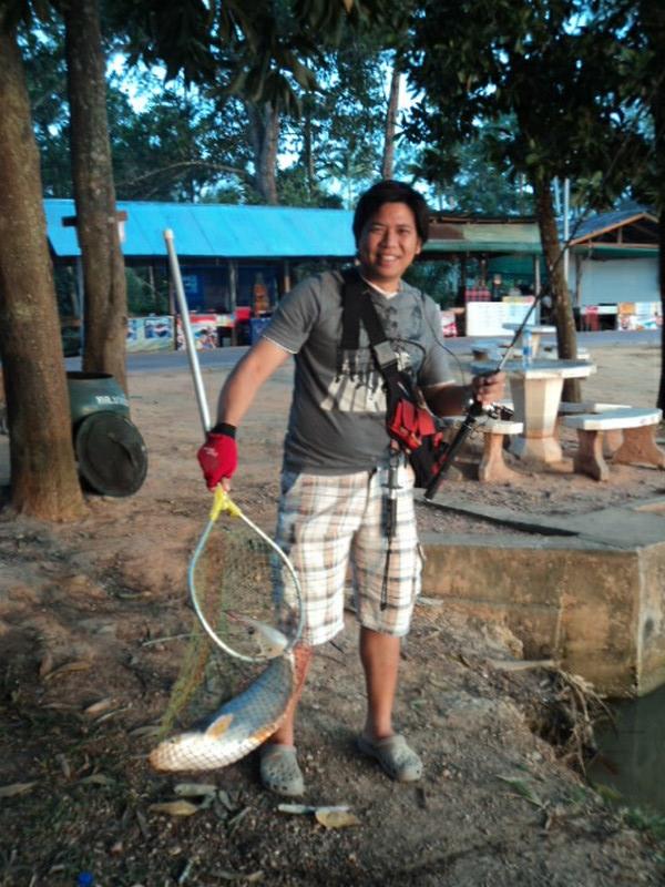 ถ่ายรูป คู่ กันหน่อย....   ยากนะนี่ ตกเจ้าตัว นี้......... เอิ๊กๆ