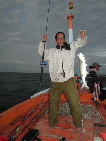ตัวสอง ไต๋เอก เกี่ยวกุ้งเป็น ตกหน้าดิน 