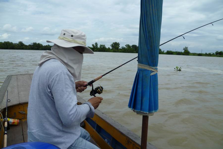 น้าตรีก็จัดมาเหมือนกันครับ อัดใหญ่แล้ว ใบจากหรือเปล่าน้าตรี  :laughing: