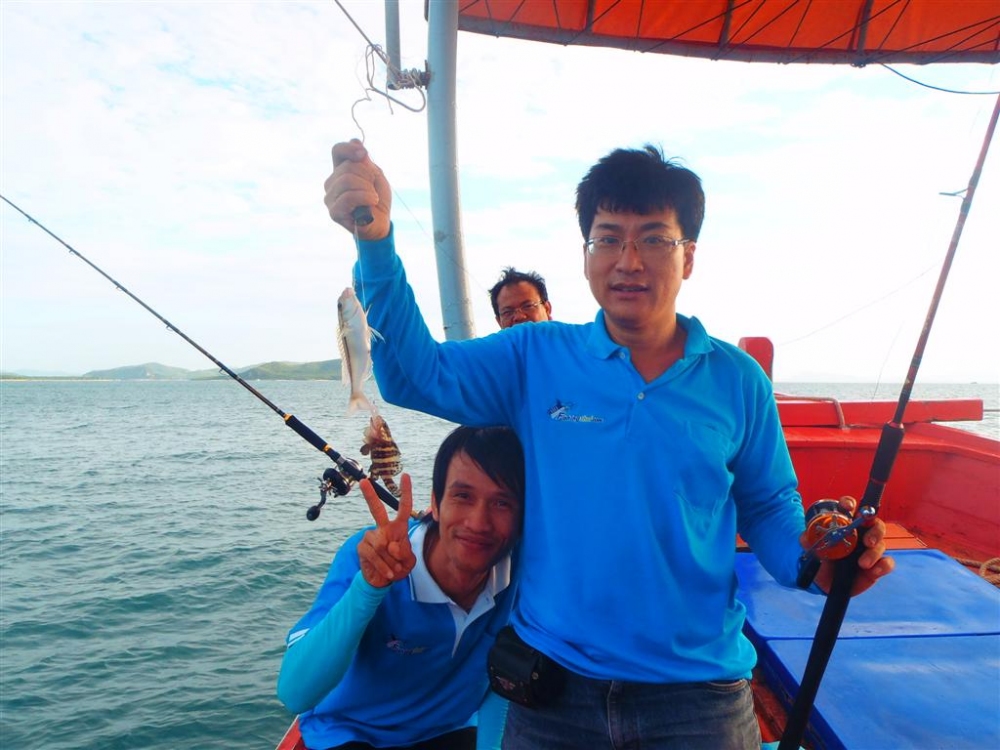 ปลาขุดเเรกถูกสอยขึ้นเรือโดย น้าเนี้ยบร่มเกล้า 
เเต่น้าเนี้ยบครับ ปลาที่น้าได้นะ มันเป็นปลาขี้เหม็นน
