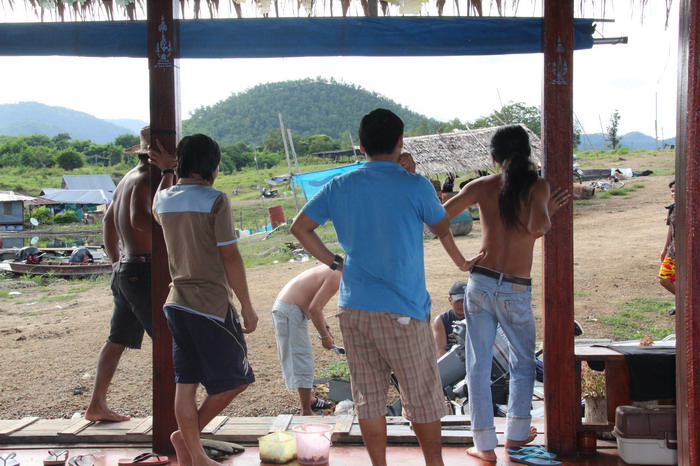 เค้าไปเราตื่นรอเตรียมเรือเร็ว
