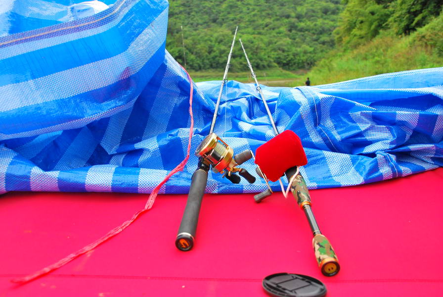 ผมรีบหลบฝนก่อนครับเดียวกล้องเปียก....ปล่อยให้น้าเอี่ยวและน้าเนตรตีปลาไปก่อนครับ :cheer: :cheer: :che