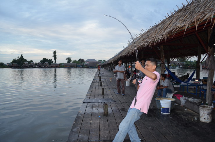 อ้าว...น้าสันต์ปลากินอีกแล้ว :smile: :smile: :smile: