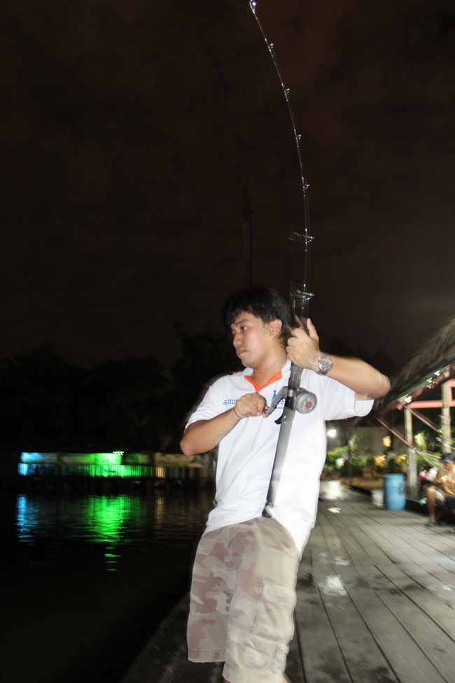 ตาคนนี้ชอบเล่นมุมธงครับ   :cheer: :cheer: :cheer: