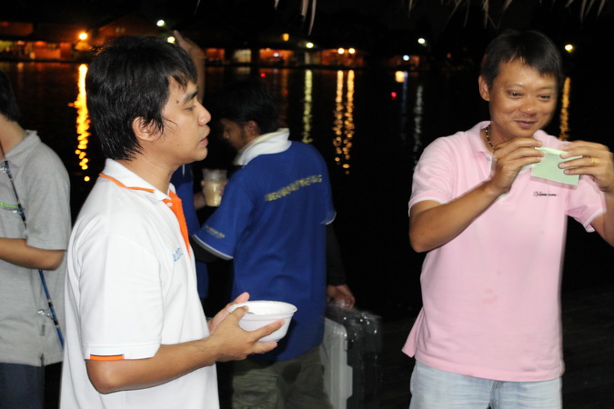มองไม่เห็นเหรอน้านก    :laughing: :laughing: :laughing: