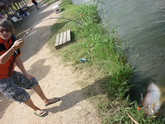 ดูท่าถือด้วย   แหม๋    เสียวจริงๆ ^^
