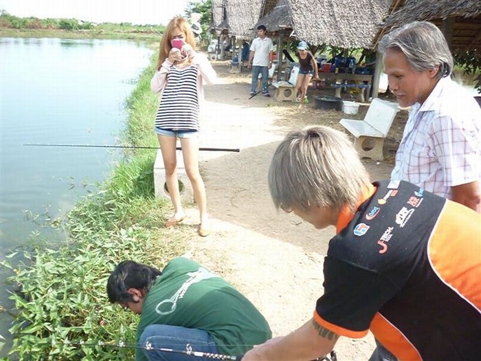 ผ.บ.  โม มาถ่ายรูปไว้เป็นบัตรผ่าน  วีซ่าร์  คราวหน้า ครับ ^^ อิอิ :laughing: :laughing: :laughing:
