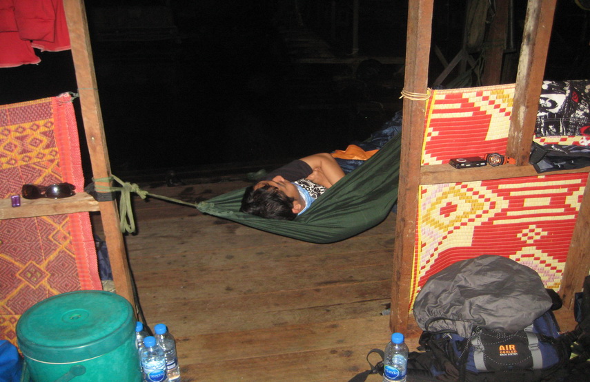 นี่ครับตูนเพื่อนผมมาถึงก็หลับนอน  :sleep: