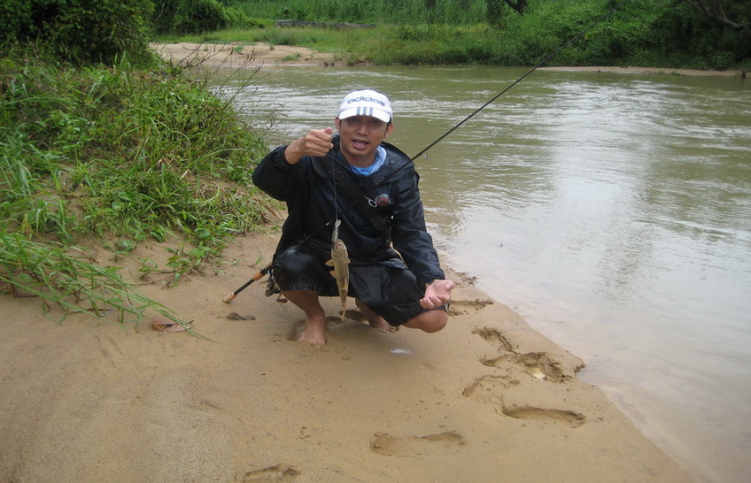 ตูนโดนปลาเวียนไซร้ของชอบ (ไซร้เด็กๆ) :grin: