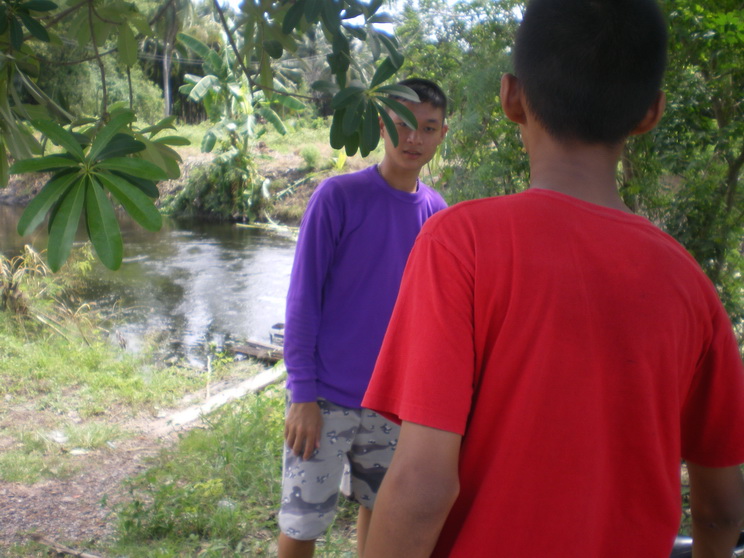 ปรึกษากันว่าจะไปไหนต่อ(หยั่งกับว่า-[u]เจ้านิด[/u]-มันรู้ทาง...)  :grin: :laughing: