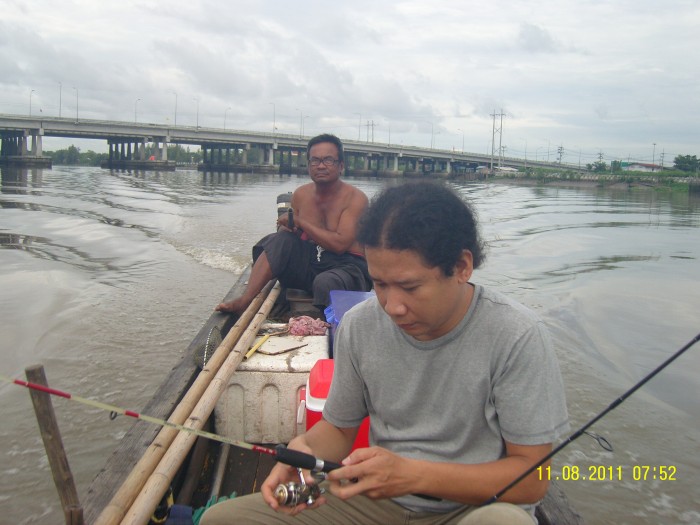 ไม่ได้นั่งซะนาน เรือลำนี้ 7 ถึง 8 ปีได้มั้งครับ

 :smile: :smile: :smile: :smile: :smile: :smile: