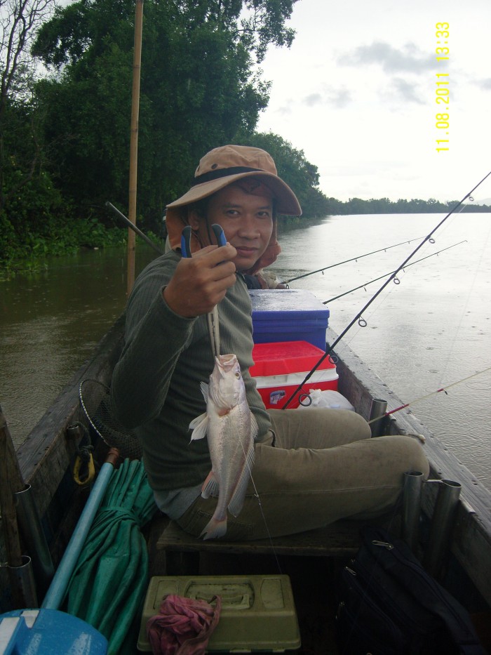 เผลอเดี๋ยวเดียวครับ

 :laughing: :laughing: :laughing: