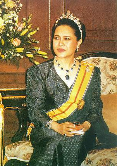ขอพระองค์ทรงพระเจริญ ด้วยเกล้าด้วยกระหม่อมขอเดชะ