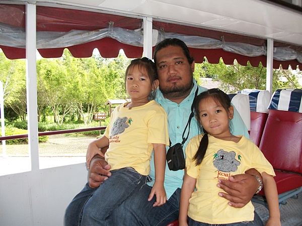 อันนี้ลูกสาวผมเองแฝดคับ..น้องมายร์&น้องมินล์.. :love: :love: