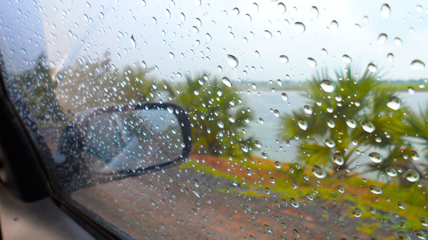 มันฝนอีกแล้วครับ