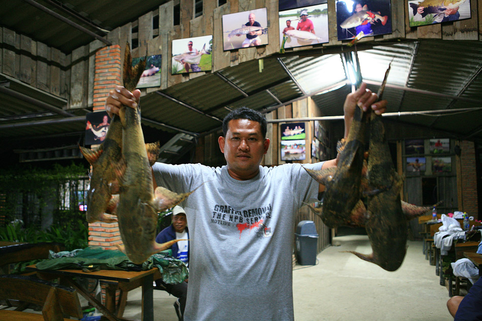 ทริปหนึ่งในความทรงจำ เมื่อไปถึง IT Lake Monsters ก่อนเวลาที่เพื่อนๆจะมาถึง พี่อิทกับพี่อู๊ด บ้านโป่ง