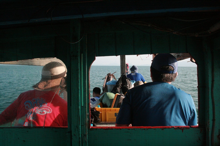 เรานัดเจอกันที่ท่าเรือแถวเกาะลิดี จ.สตูล แต่เรา 4 คน (เกรียง ตัวเล็ก โทมุ อู๋) ต้องแวะจัดการด้านเอกส