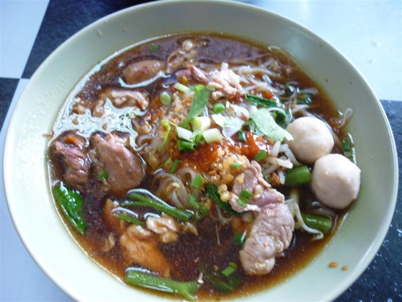 เป็นก๋วยเตี๋ยวเนื้อก็มีครับ