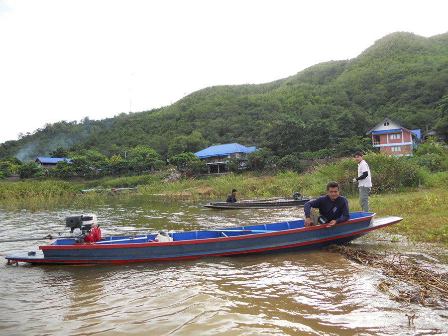 
    อาทิตย์นี้มีมาหลายท่าน ลงเรือกันหลายลำ  จุดลงเรือก็ตรงสันเขื่อนแถวบ้านท่าเรือ สะบายดีง่ายดี ใก