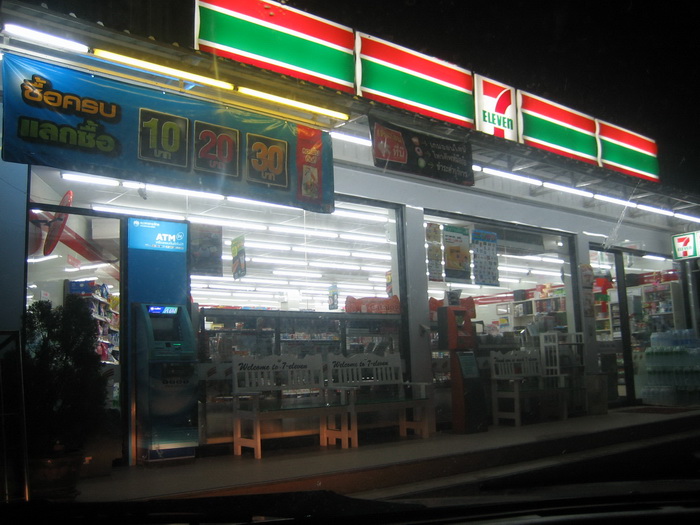 แวะ 7ELEVEN ก่อนครับหาเสบียงก่อนอิๆ :umh: :umh: