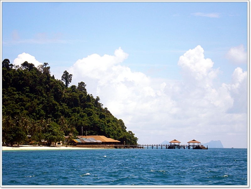  [b]หน้าเกาะไหง  ยังคงสวยงาม แบบฉบับเดิม..แต่หงอยเหงาไปบ้าง เพราะขาดฝรั่ง ขาว สาว สวย..ร่วมย่ำเท้าไป