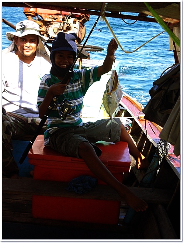  [b]ก่อนกลับ เพื่อเดินเรือไปหมายสุดท้ายหลัง-ข้าง เกาะมุกส์ นั้น..

บังสีหนั่น พาเราไปโสกลูกปลา"กร