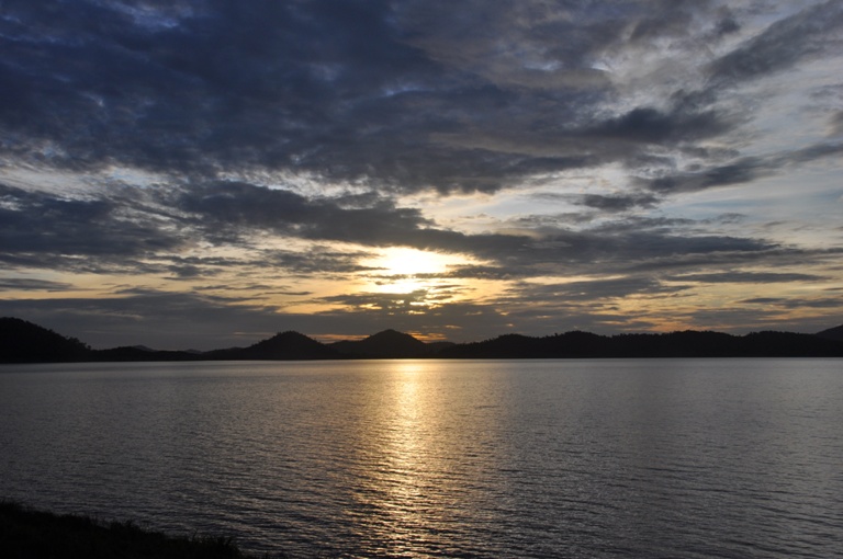 เวลาผ่านไปรวดเร็วมากครับตะวันของเช้าวันใหม่กำลังจะขึ้น

เดี๋ยวเย็นๆมาต่อครับแบตโน๊ตบุ๊คหมดพอดี