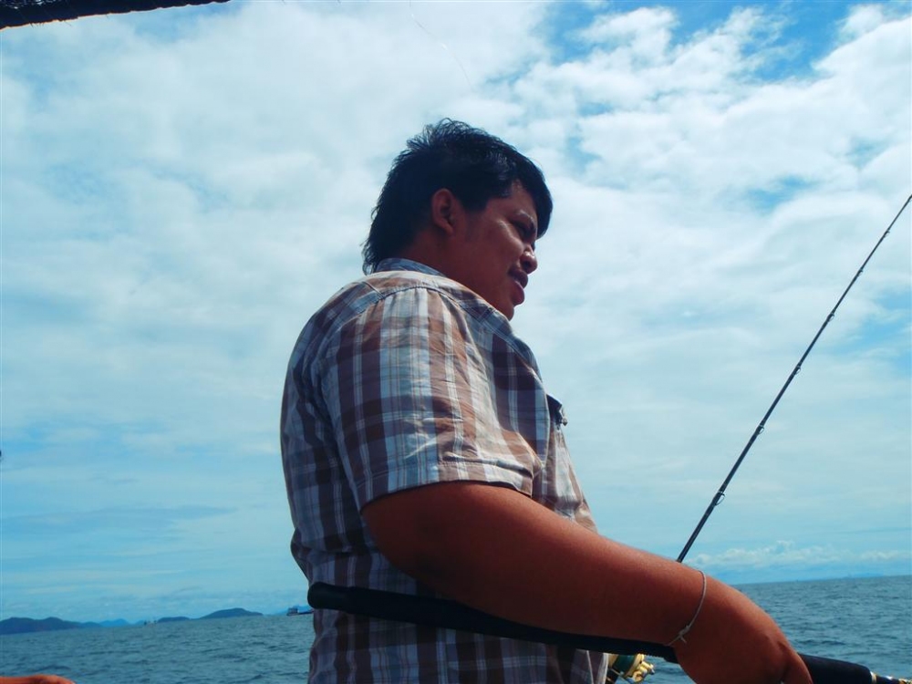  น้าปอกับเกมตกปลาเล็กเล่นที่ท้ายเรือ ช่วงฆ่าเวลาระหว่างรอปลาใหญ่ทำงาน :grin: