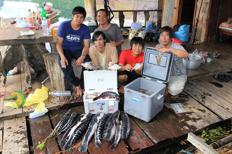 สุดท้ายต้องช่วยกันครับ....ขอบคุณที่แวะมาทักทายนะครับทุกท่านเลย
ยังไงก็แนะนำแพพี่ป้อมอีกแห่งไว้เป็นต