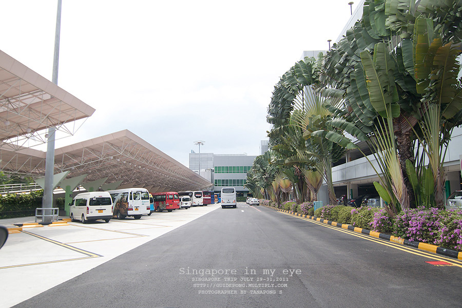 ถึง อาคาร 2 

SQ 973 ลงพอดี 13:05 pm. 

 :cheer: