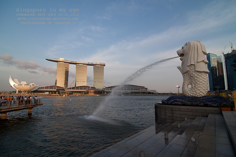 แย้วววววว... พบแล้ว 

The Merlion ( เมอร์ไลอ้อน) 
สัญญาลักษณ์ประเทศสิงคโปร์ซึ่งมีอายุมากกว่า 30 ป