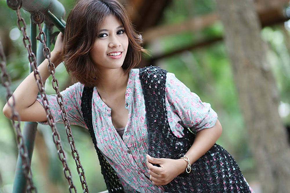 เวลาก็ใกล้เที่ยงแล้ว ตะวันยังถูกบดบังด้วยกลีบเมฆ
ถ้าแดดแรงๆส่องลงมา เราจบแน่
 :love: