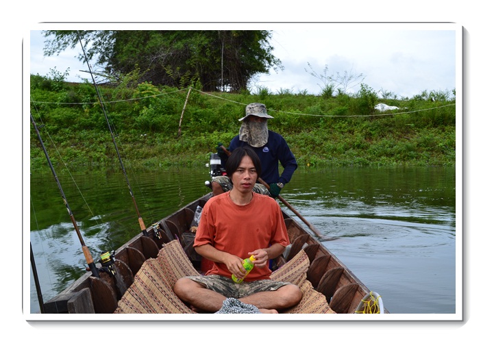 น้าชายเอกับผมเตรียมออกเรือ