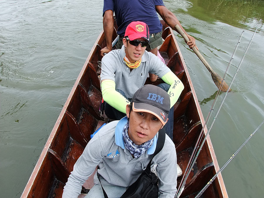 อ้าว ลงเรือ กลับบ้านซ๊ะที สามหมาย เดินเมื่อยเลยวันนี้ เอ่ [b]ตกลงเรามาทำเพื่อใครหว่า [/b] อิอิ
:gri