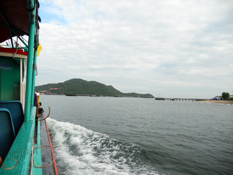  [b]เรือวิ่งอ้อมไปทางด้านหัวเกาะขามใหญ่ เอะไปทำไม[/b] :spineyes: