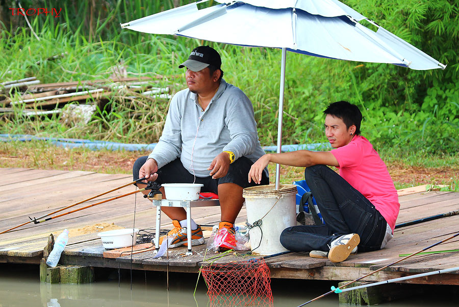 เจี๊ยบวันนี้ติดธุระ แต่ก็ขอแวบมาดูซักนิดก็ยังดี  :smile: