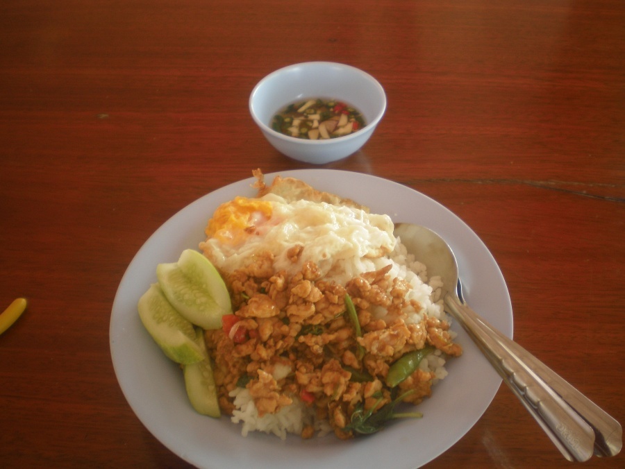 อาหารเช้าครับ   อาหารสิ้นคิดคิดอะไรไม่ออกก็กระเพราไข่ดาวนะ :cheer: :cheer: