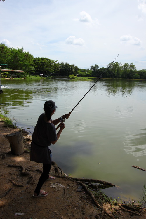 คราวนี้ตะโกนว่า "ปลาซ้ายค่ะๆ" :laughing: :laughing: :laughing: