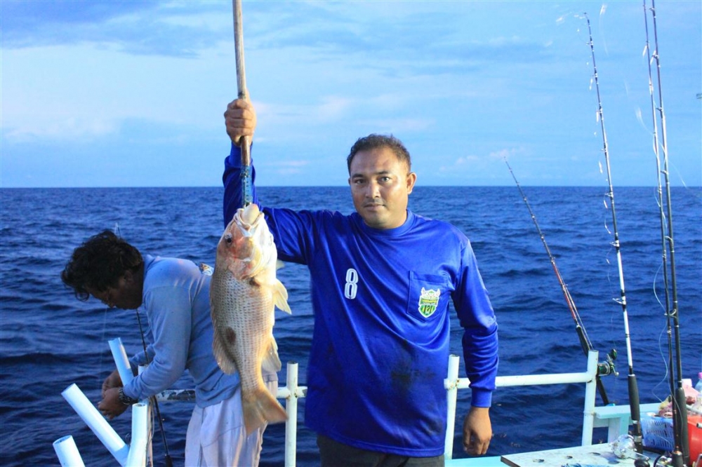 ท้ายเรือไต๋หนึ่งก็เก็บมาอีกตัวครับ :cool: