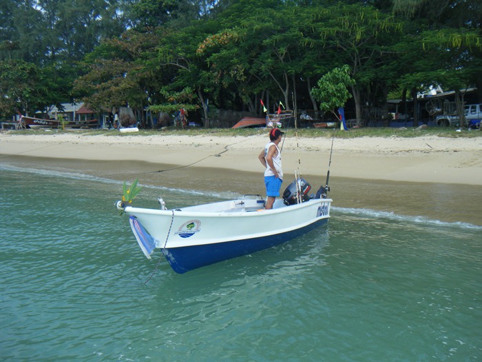 เที่ยวนี้ไปกัน3ลำ   เรือน้าโนช ลงไปรออยู่แล้วบอกว่าเที่ยวนี้ได้ซาวมารองหาปลาดูว่าจะเวิร์กใหมแห้วมาหล