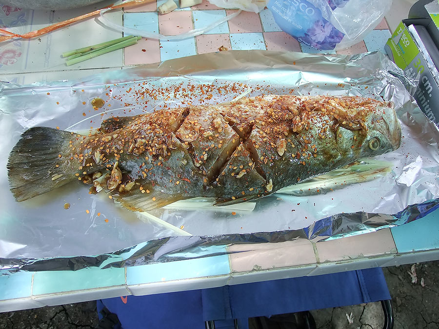 [b]ขั้นตอนสุดท้าย โรยพริกป่น ชอบเผ็ดมาก โรยมากหน่อย อิอิ [/b]
 :umh: :umh: :umh: :umh: :umh: :umh: 