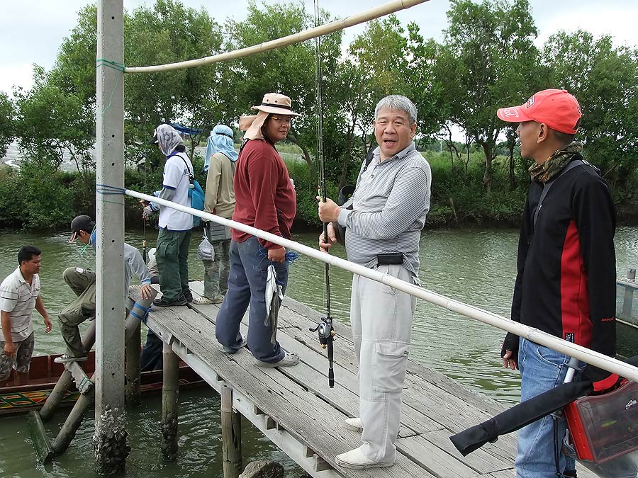 [b]เสร็จแล้วก็ทะยอยกันลงเรือครับ พี่ ฝน มาจ๊า อิอิ[/b]  :grin: :grin: :grin: :grin: :grin: :grin: :g