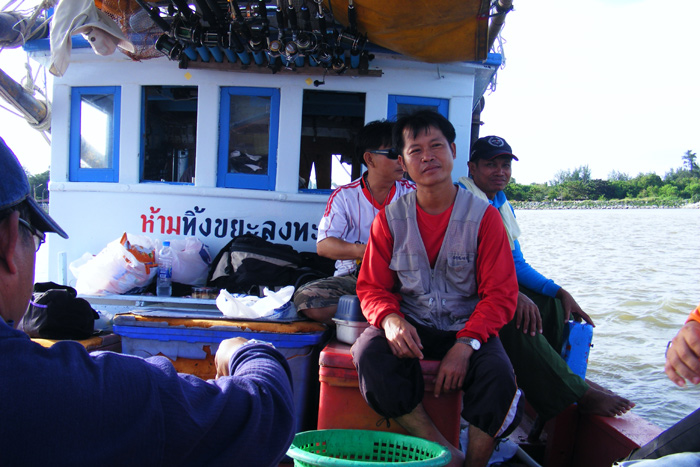   ความสุขเกิดขึ้นทันที ที่เรือวิ่งออกสู่กลางทะเล  :laughing: :laughing: :laughing: :grin: