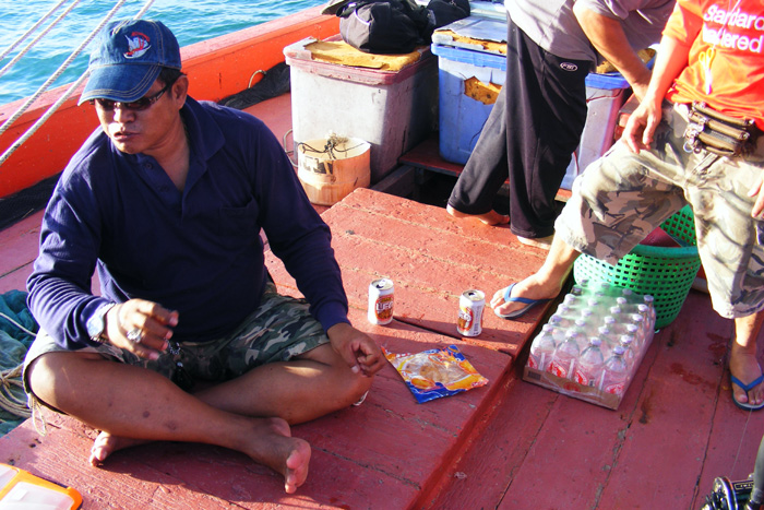   ระหว่างที่เรือวิ่งเข้าหมายใด๋หมึกป๋าเสริฐเราอุ่นเครื่องแระ :laughing: :laughing: :laughing: