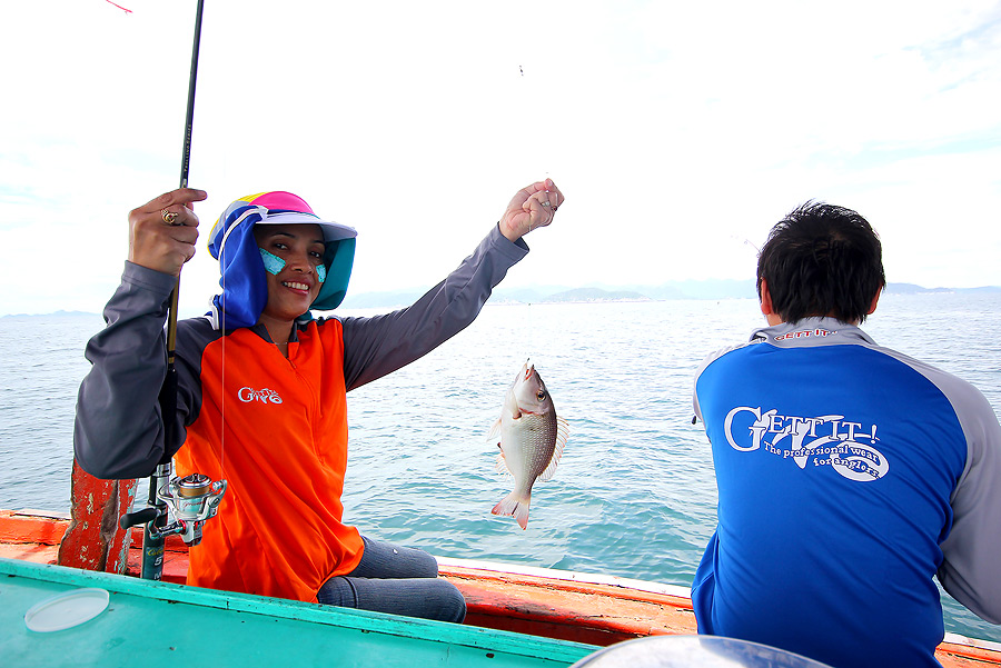 
 [b]  เจ๊หนึ่ง  ยังตกปลาเล็กสะสมแต้มไปเรื่อยๆ

กับข้าว  ทั้งน้าน[/b]


 :grin: